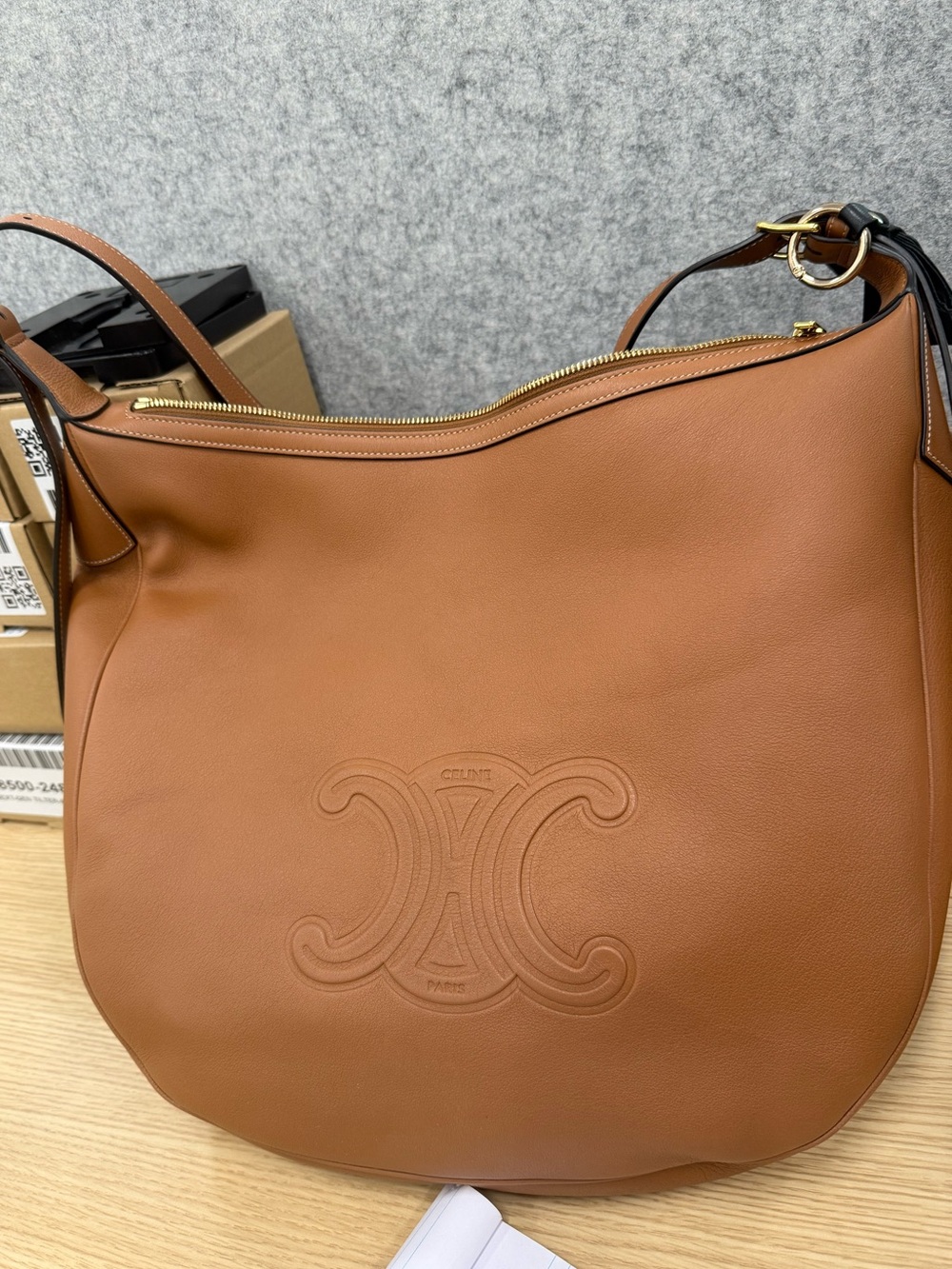 SOLD - CELINE Supple Calfskin large Triomphe Heloise Shoulder Bag Tan 👜🌟💎❤️ - Picture 2 of 13